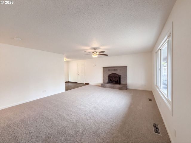 555 MATZEN St, St Helens, OR 97051