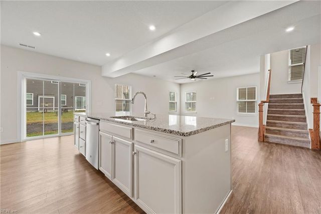 211 Williamson Park LN, Smithfield, VA 23430
