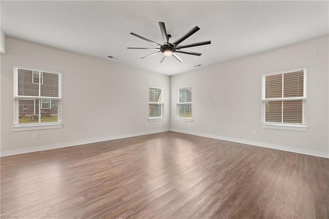 211 Williamson Park LN, Smithfield, VA 23430