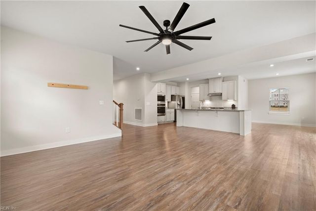 211 Williamson Park LN, Smithfield, VA 23430
