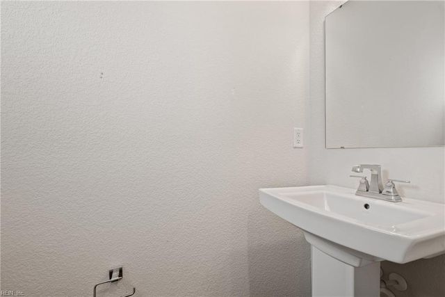 211 Williamson Park LN, Smithfield, VA 23430