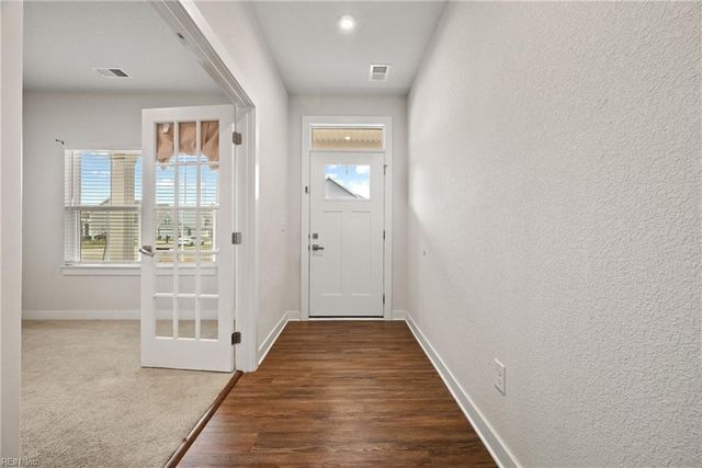 211 Williamson Park LN, Smithfield, VA 23430
