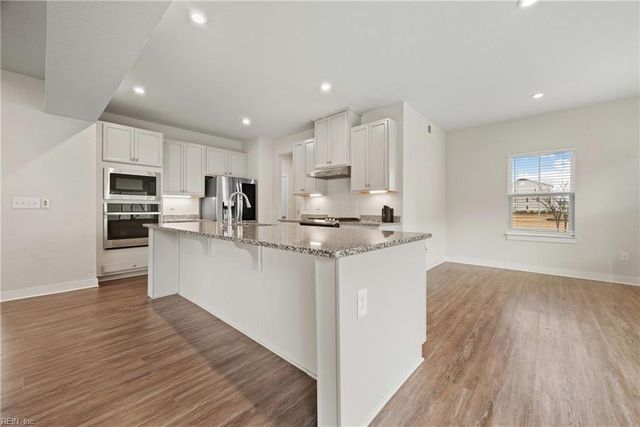 211 Williamson Park LN, Smithfield, VA 23430