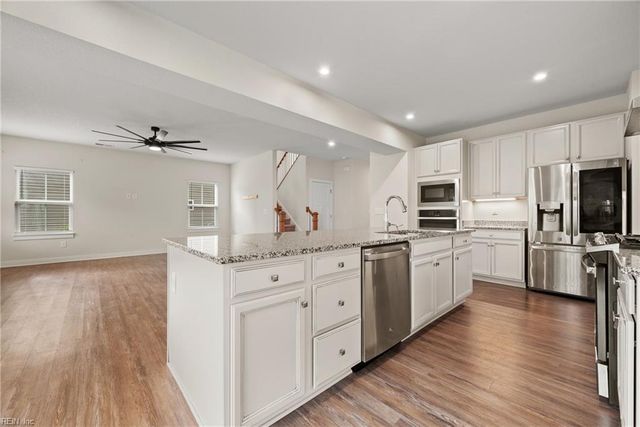 211 Williamson Park LN, Smithfield, VA 23430
