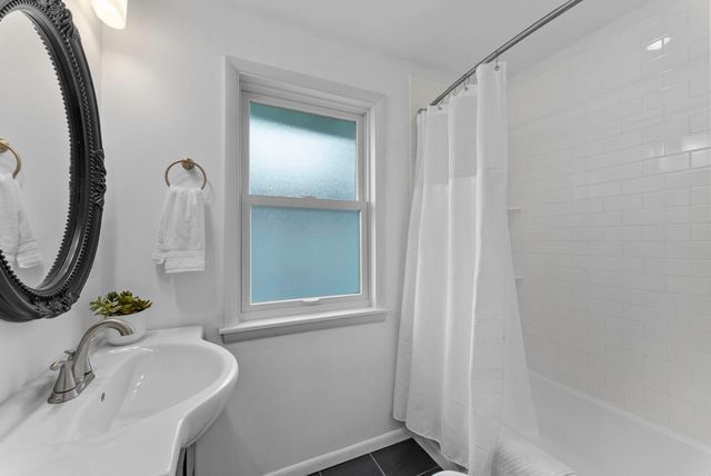 2709 W 60th Street, Minneapolis, MN 55410