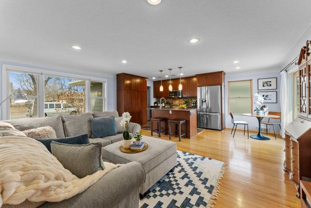 2709 W 60th Street, Minneapolis, MN 55410