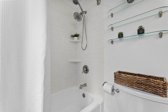 2709 W 60th Street, Minneapolis, MN 55410