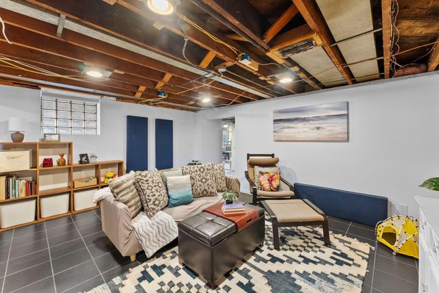 2709 W 60th Street, Minneapolis, MN 55410