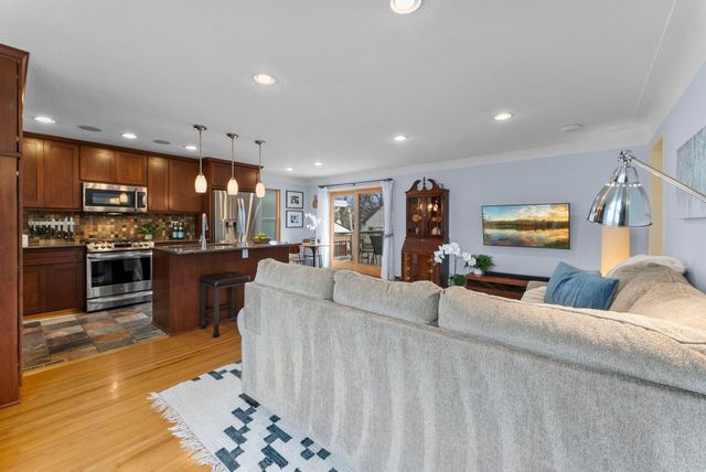 2709 W 60th Street, Minneapolis, MN 55410