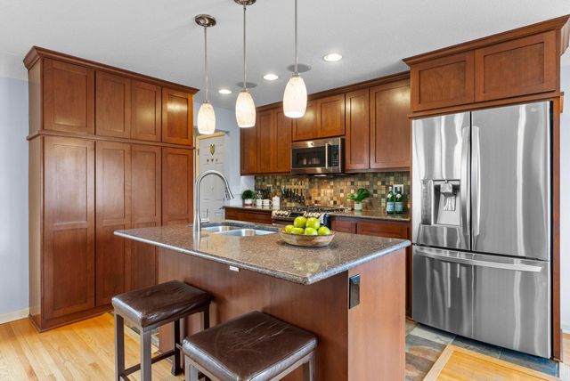 2709 W 60th Street, Minneapolis, MN 55410