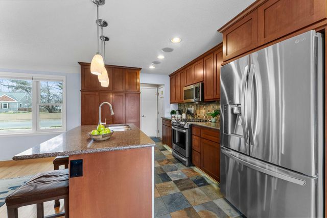 2709 W 60th Street, Minneapolis, MN 55410