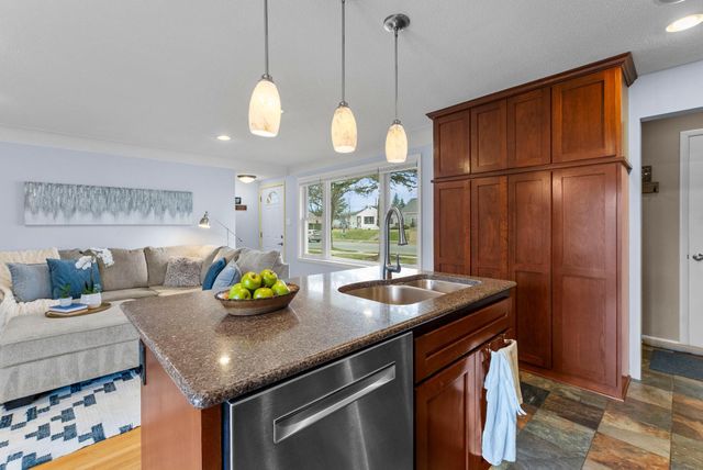 2709 W 60th Street, Minneapolis, MN 55410