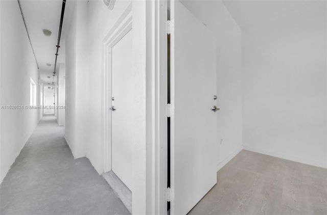 1567 NW 1st St, Miami, FL 33125