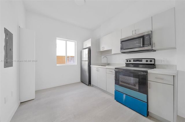 1567 NW 1st St, Miami, FL 33125