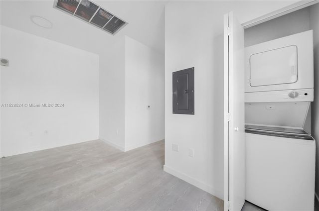 1567 NW 1st St, Miami, FL 33125