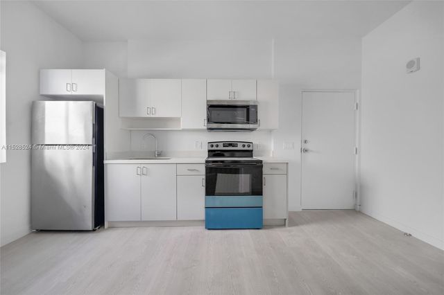 1567 NW 1st St, Miami, FL 33125