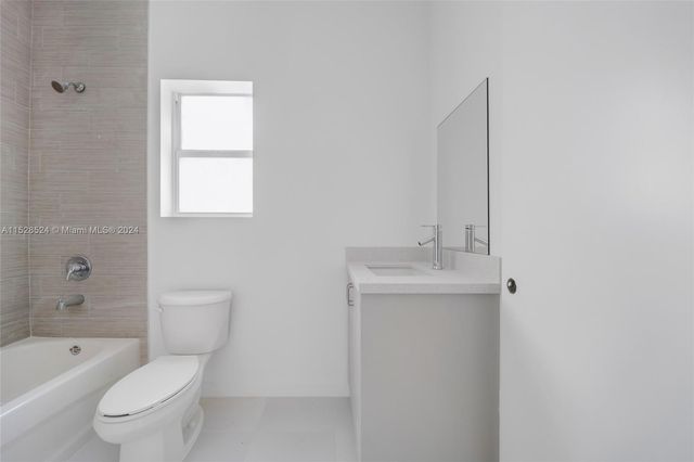 1567 NW 1st St, Miami, FL 33125