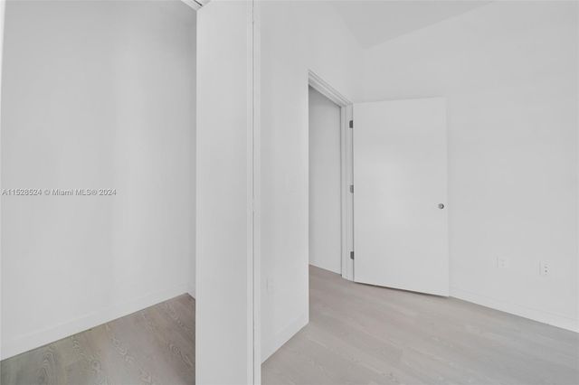 1567 NW 1st St, Miami, FL 33125