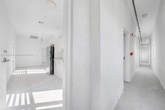 1567 NW 1st St, Miami, FL 33125