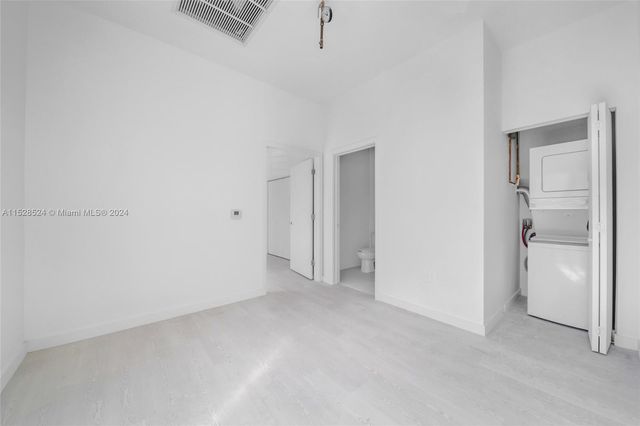 1567 NW 1st St, Miami, FL 33125