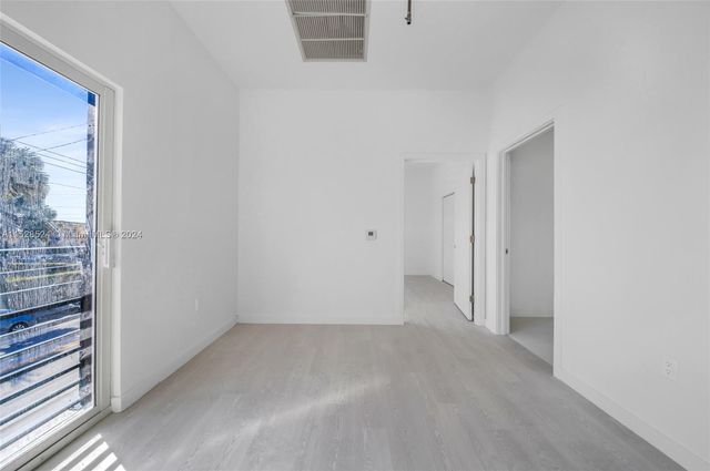 1567 NW 1st St, Miami, FL 33125