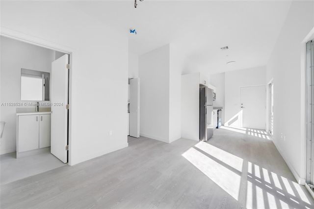 1567 NW 1st St, Miami, FL 33125