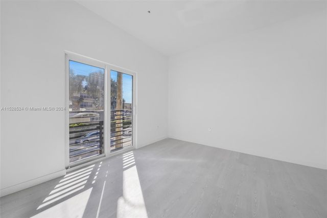 1567 NW 1st St, Miami, FL 33125