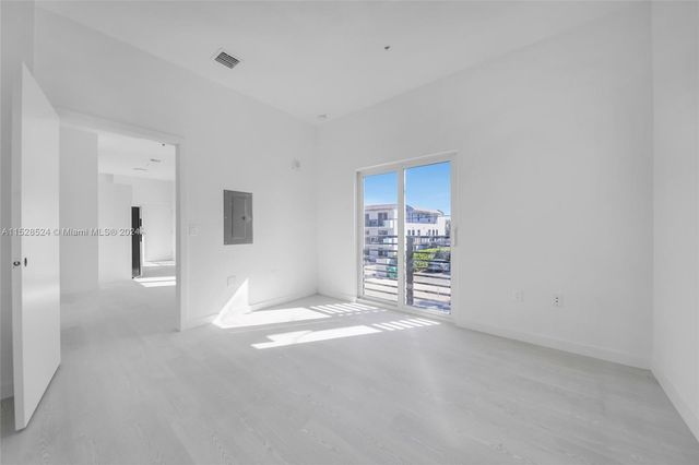 1567 NW 1st St, Miami, FL 33125