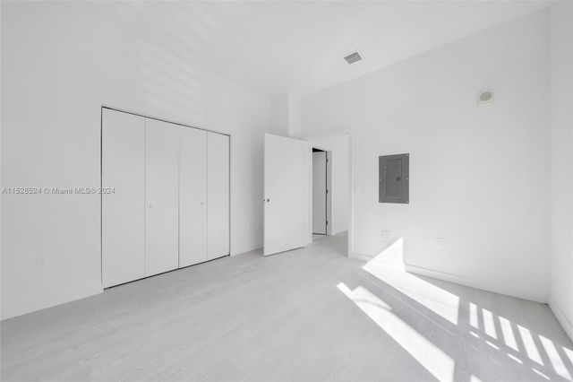 1567 NW 1st St, Miami, FL 33125