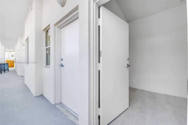 1567 NW 1st St, Miami, FL 33125