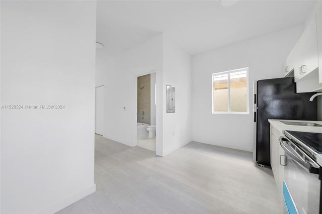 1567 NW 1st St, Miami, FL 33125