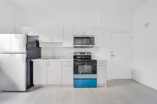 1567 NW 1st St, Miami, FL 33125