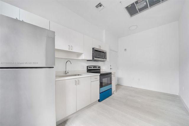 1567 NW 1st St, Miami, FL 33125