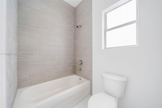 1567 NW 1st St, Miami, FL 33125