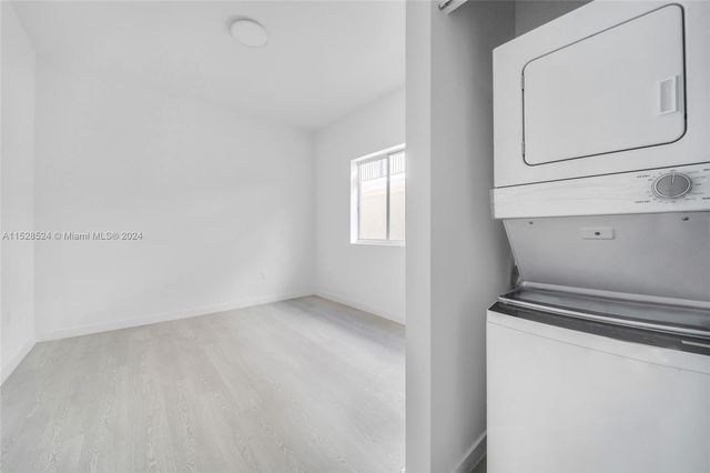 1567 NW 1st St, Miami, FL 33125