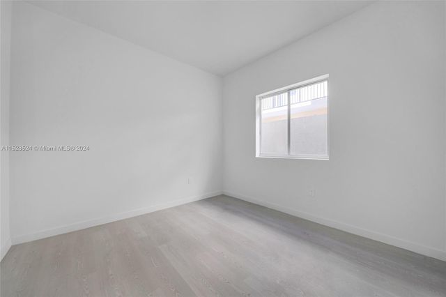 1567 NW 1st St, Miami, FL 33125