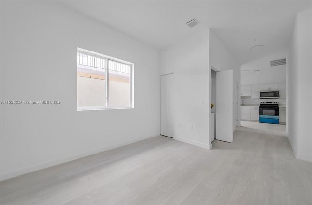 1567 NW 1st St, Miami, FL 33125