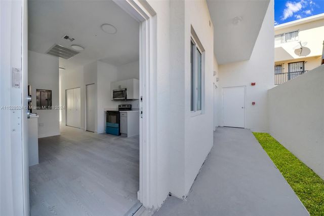 1567 NW 1st St, Miami, FL 33125