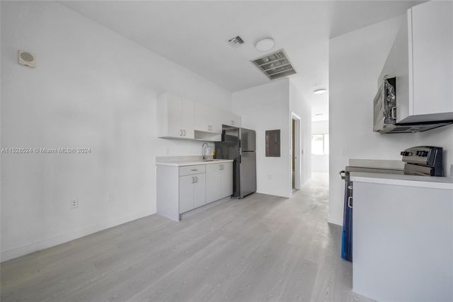 1567 NW 1st St, Miami, FL 33125