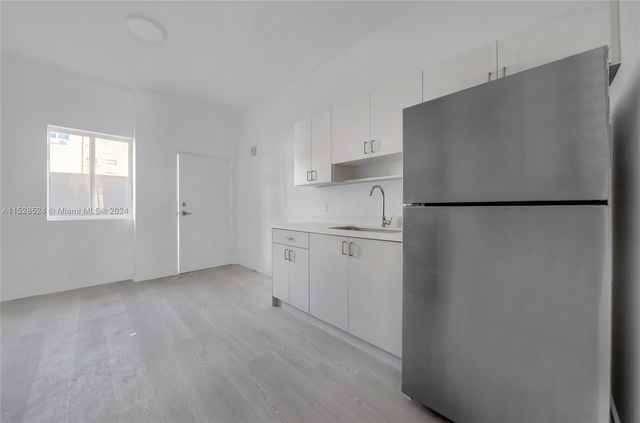 1567 NW 1st St, Miami, FL 33125