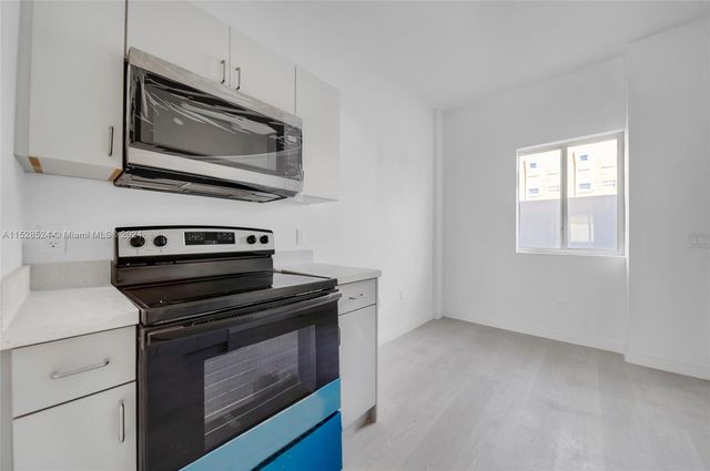 1567 NW 1st St, Miami, FL 33125