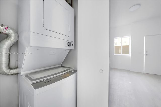 1567 NW 1st St, Miami, FL 33125