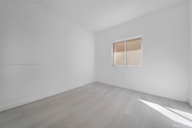 1567 NW 1st St, Miami, FL 33125