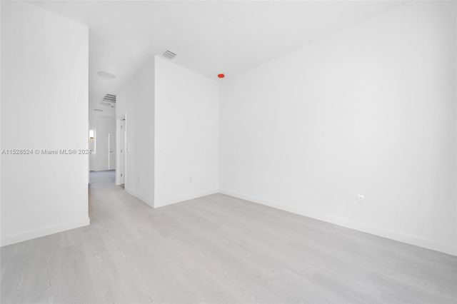 1567 NW 1st St, Miami, FL 33125