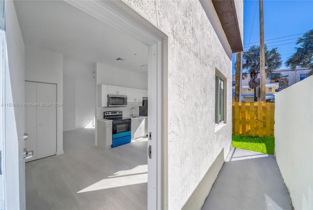 1567 NW 1st St, Miami, FL 33125