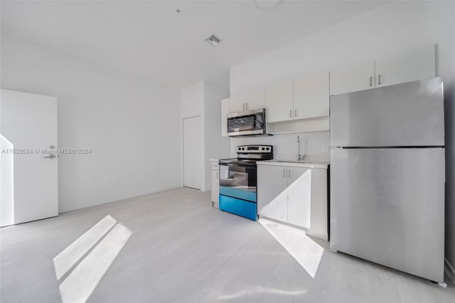 1567 NW 1st St, Miami, FL 33125