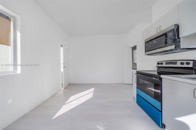 1567 NW 1st St, Miami, FL 33125