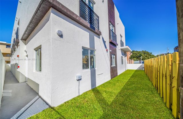 1567 NW 1st St, Miami, FL 33125