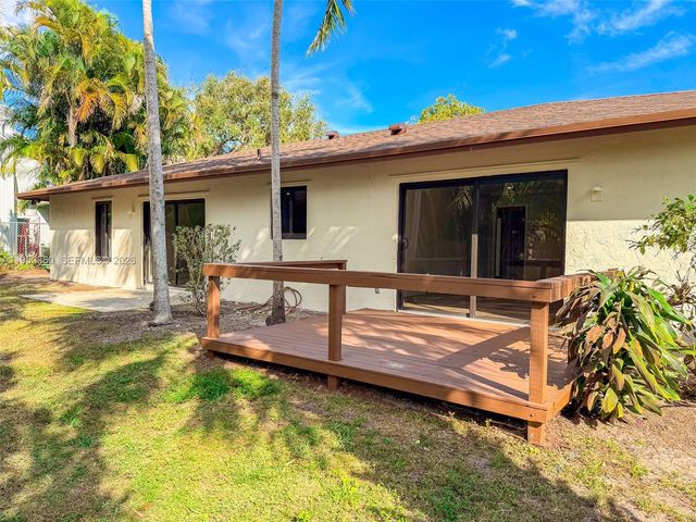 2660 Starwood Cir, West Palm Beach, FL 33406