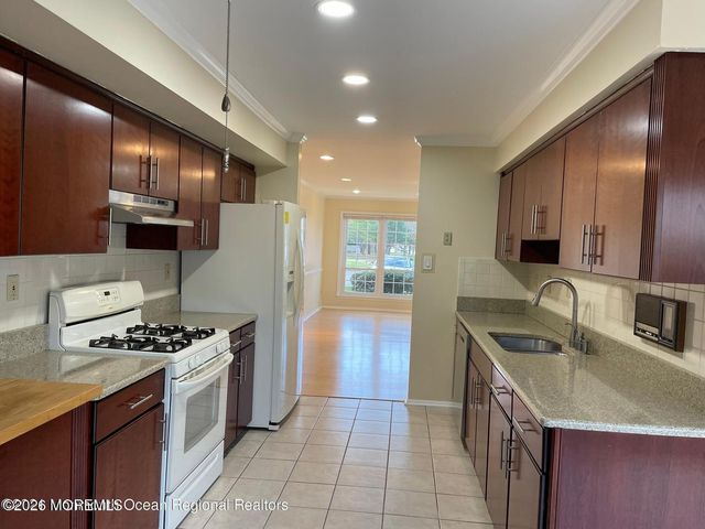79 Dartmouth Place, Morganville, NJ 07751